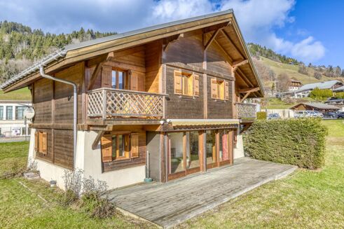 Picture of 4 bedroom chalet for sale.