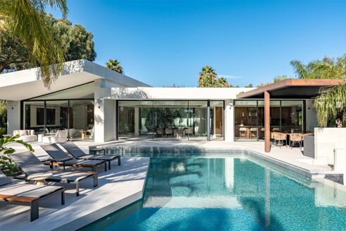 Picture of 5 bedroom villa for sale.