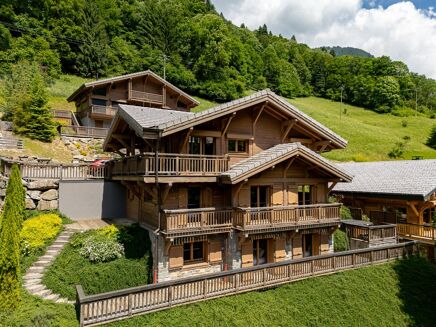 Picture of 6 bedroom chalet for sale.