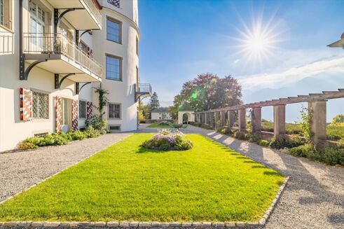 Picture of 4 bedroom apartment for sale.