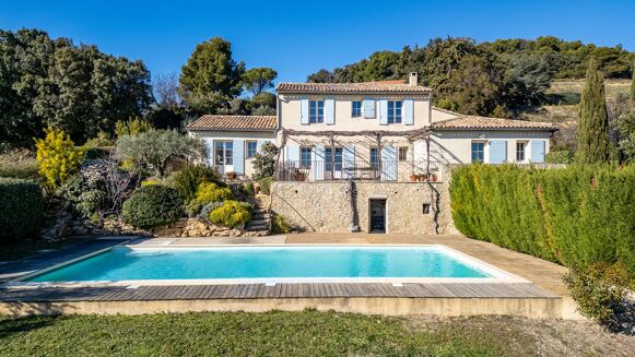 Picture of 4 bedroom house for sale.