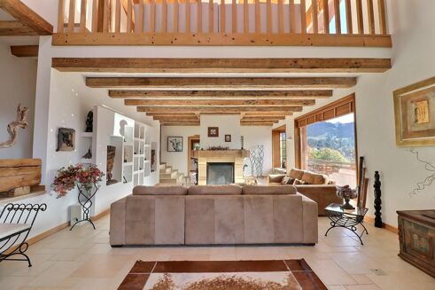 Picture of 8 bedroom chalet for sale.