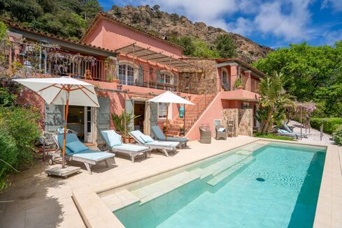 Picture of 4 bedroom villa for sale.