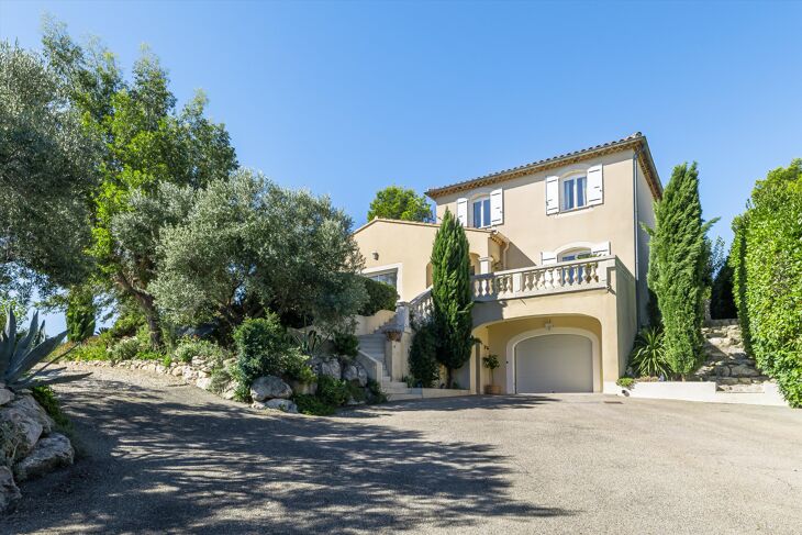 Picture of Saint-Saturnin-lès-Avignon, Vaucluse, Provence-Alpes-Côte d'Azur