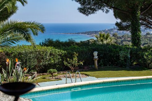 Picture of 7 bedroom villa for sale.