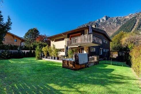 Picture of 4 bedroom apartment for sale.