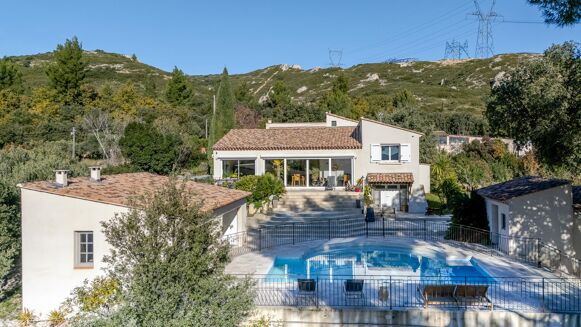 Picture of 4 bedroom villa for sale.