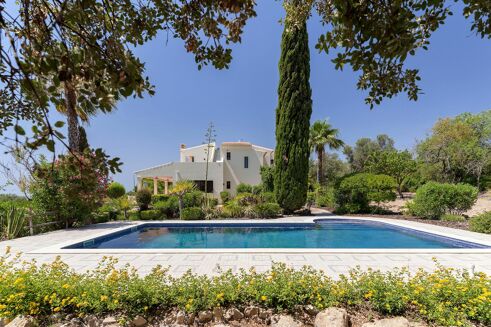 Picture of 3 bedroom villa for sale.