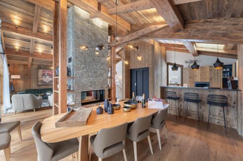 Picture of 5 bedroom chalet for sale.