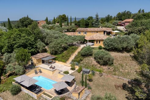 Picture of 7 bedroom house for sale.