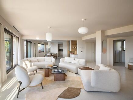 Picture of 5 bedroom apartment for sale.