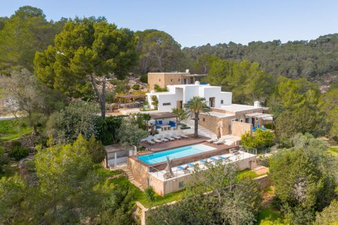 Picture of 7 bedroom villa for sale.