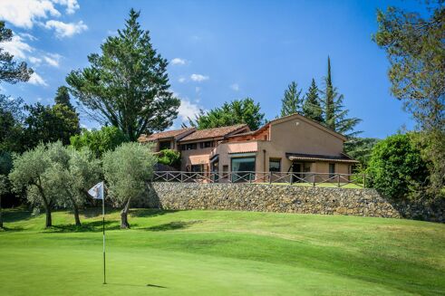 Picture of 6 bedroom villa for sale.