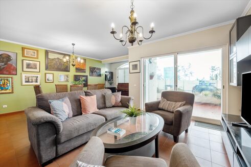 Picture of 3 bedroom apartment for sale.