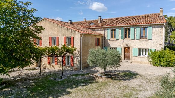Picture of 7 bedroom farmhouse for sale.