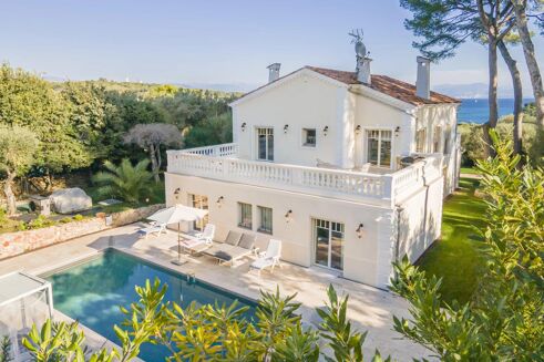 Picture of 5 bedroom villa for sale.