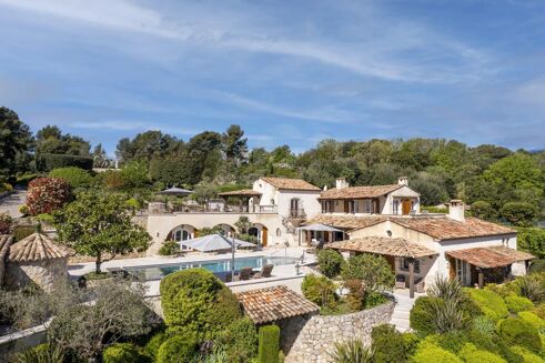 Picture of 5 bedroom house for sale.