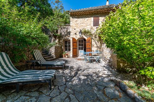 Picture of 5 bedroom house for sale.