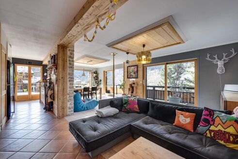 Picture of 5 bedroom chalet for sale.