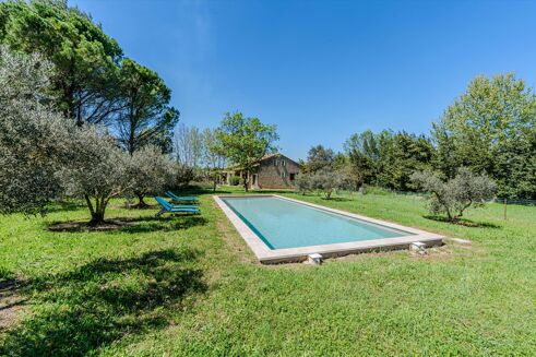 Picture of 5 bedroom house for sale.