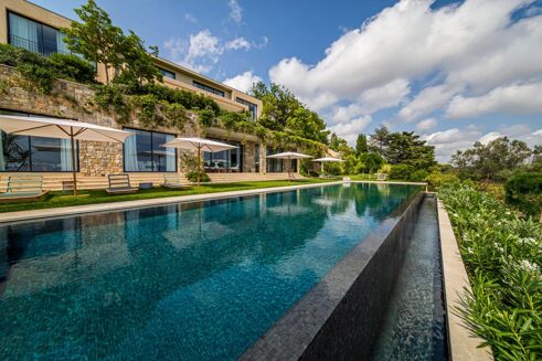 Picture of 7 bedroom villa for sale.