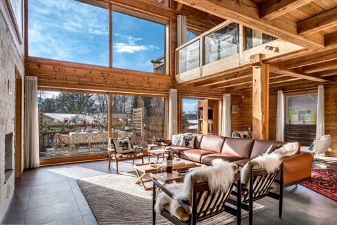 Picture of 5 bedroom chalet for sale.