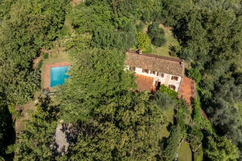 Picture of 4 bedroom farmhouse for sale.