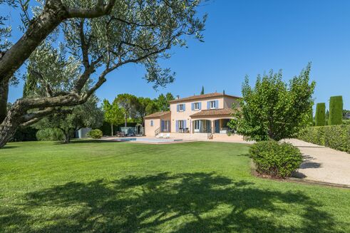 Picture of 4 bedroom house for sale.