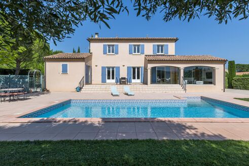 Picture of 4 bedroom house for sale.