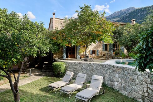 Picture of 4 bedroom villa for sale.