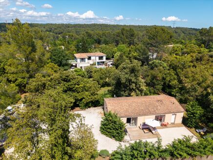 Picture of 6 bedroom villa for sale.