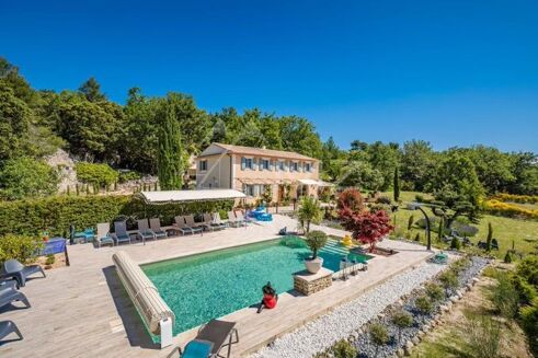 Picture of 5 bedroom house for sale.