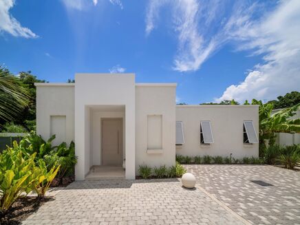Picture of 4 bedroom house for sale.