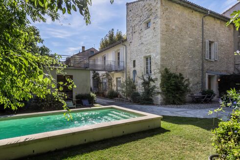Picture of 7 bedroom house for sale.