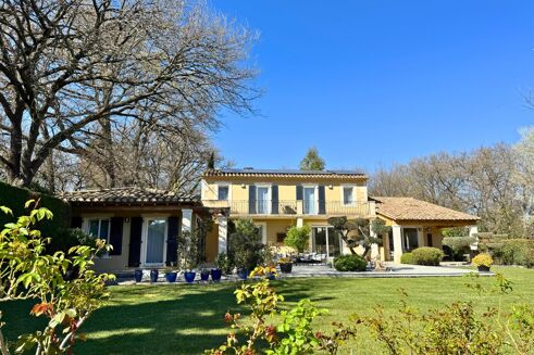 Picture of 7 bedroom house for sale.