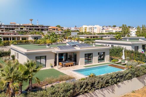 Picture of 4 bedroom villa for sale.