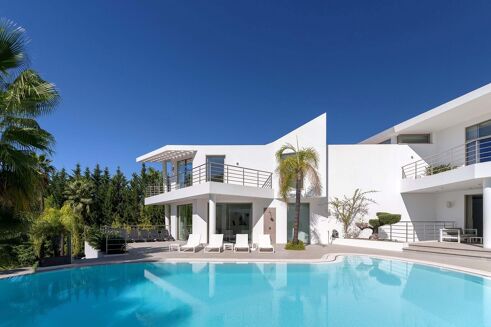 Picture of 7 bedroom villa for sale.