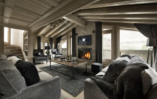 Picture of 5 bedroom chalet for sale.