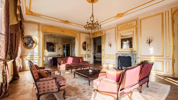 Picture of 4 bedroom apartment for sale.