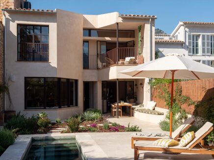 Picture of 4 bedroom villa for sale.
