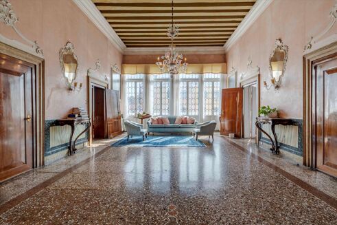 Picture of 4 bedroom apartment for sale.