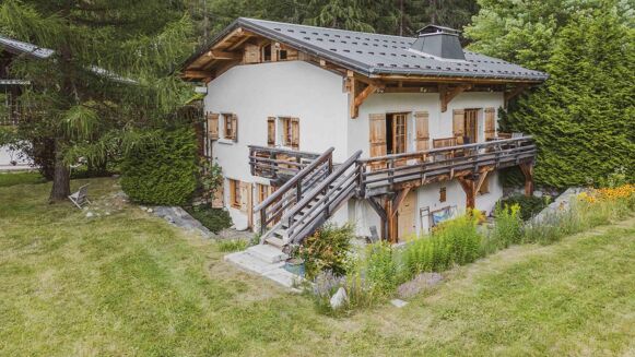 Picture of 5 bedroom chalet for sale.