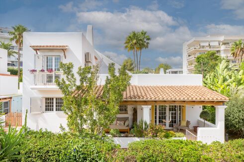 Picture of 4 bedroom villa for sale.