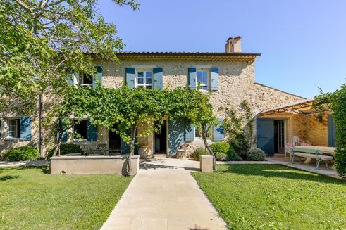 Picture of 5 bedroom house for sale.