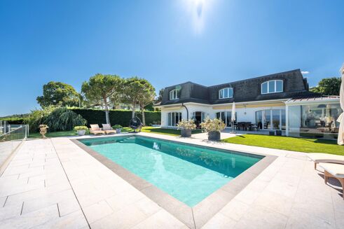 Picture of 6 bedroom house for sale.