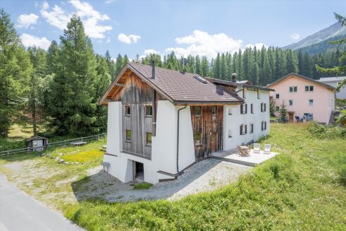 Picture of 4 bedroom house for sale.