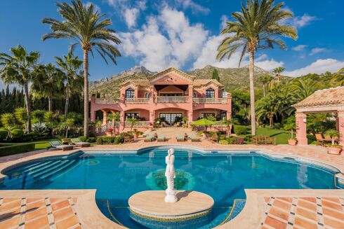 Picture of 7 bedroom villa for sale.