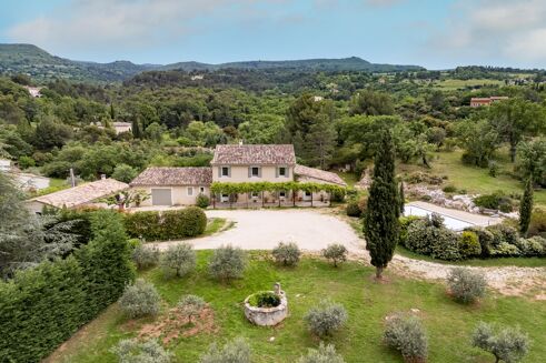 Picture of 4 bedroom house for sale.