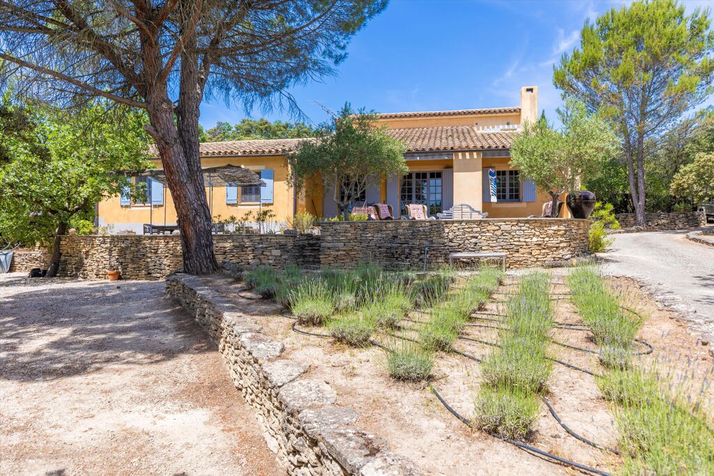 Image of Cabrières-d'Avignon, Vaucluse, Provence-Alpes-Côte d'Azur