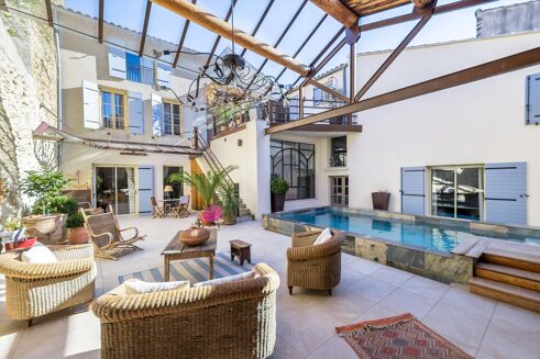 Picture of 4 bedroom house for sale.